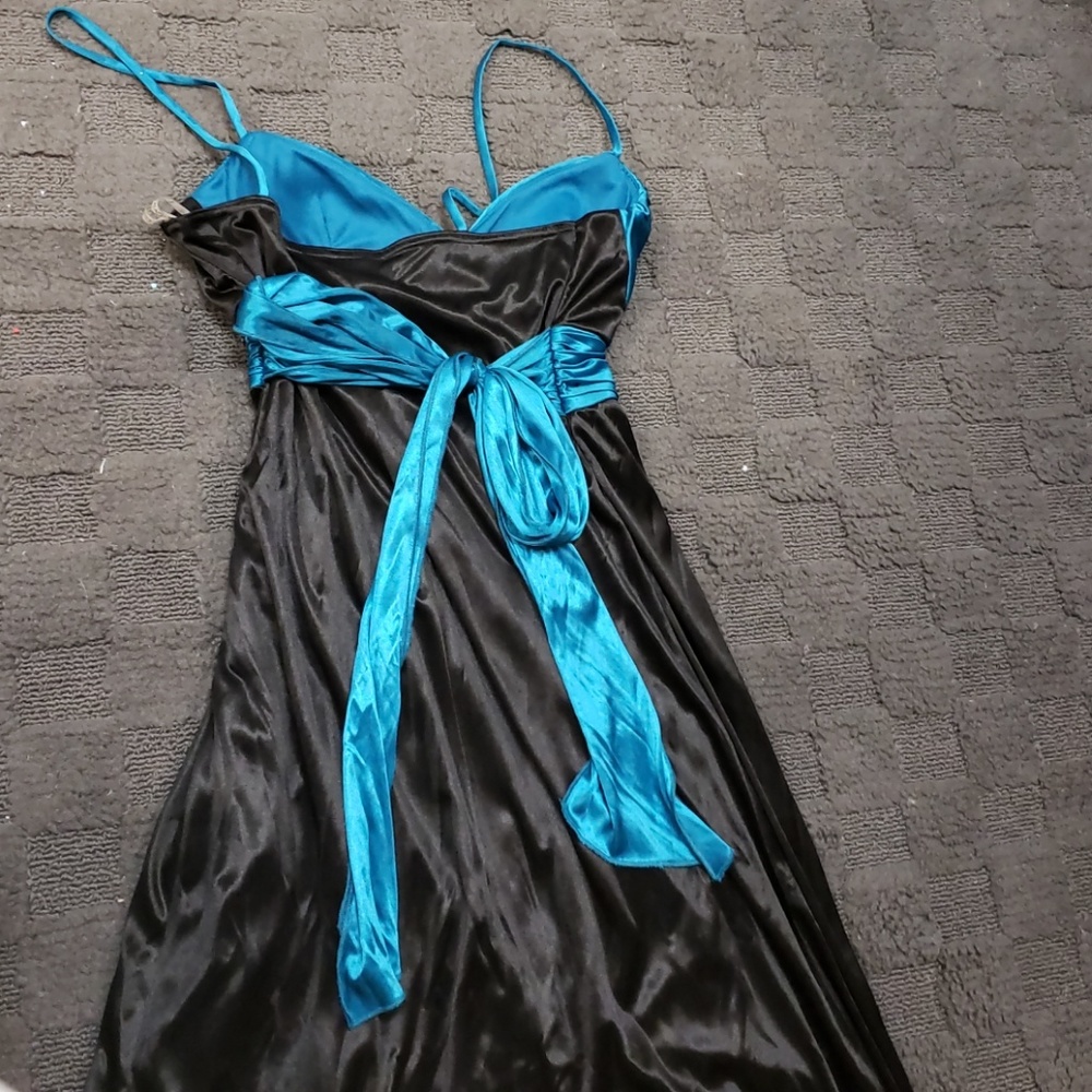 Dress - Picture 3 of 3